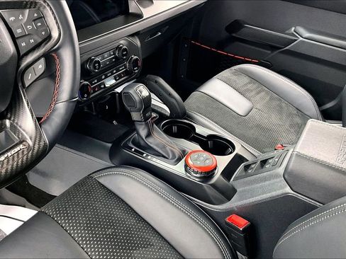 Certified 2025 Ford Bronco Raptor w/ Interior Carbon Fiber Pack AWD/4WD image 15