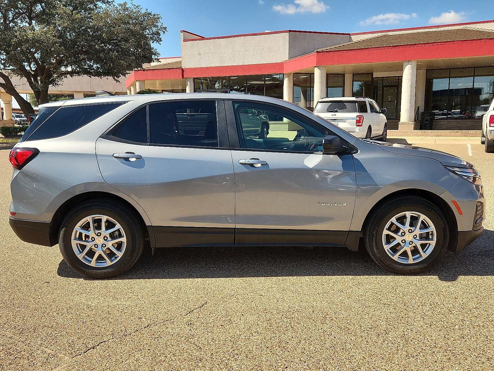 Used 2024 Chevrolet Equinox LS w/ LS Convenience Package FWD image 5