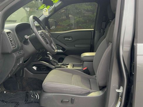 Used 2023 Nissan Frontier SV w/ Midnight Edition Package image 15
