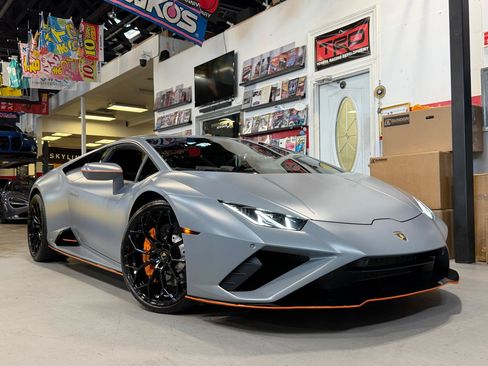Used 2022 Lamborghini Huracan EVO RWD image 1