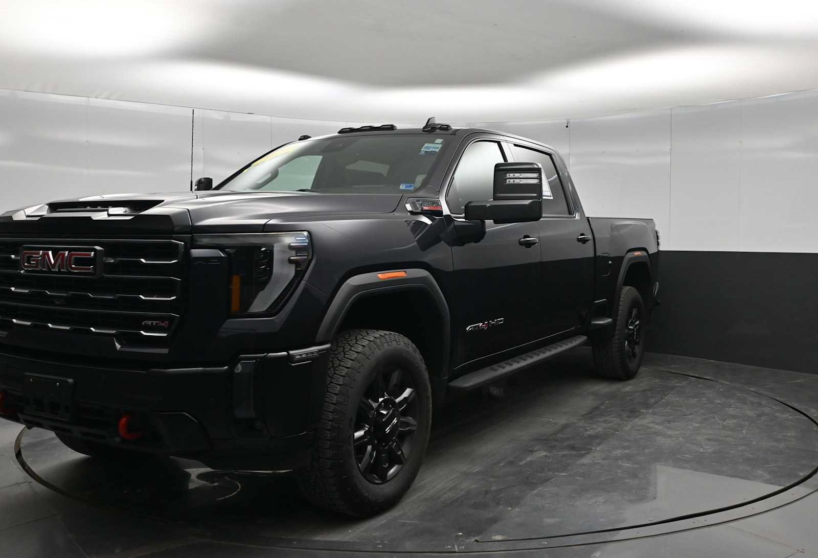 Used 2024 GMC Sierra 2500 AT4 w/ AT4 Premium Plus Package AWD/4WD image 3