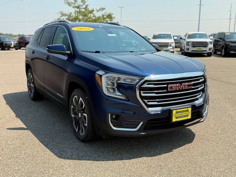 Used 2022 GMC Terrain SLT w/ Infotainment Package II AWD/4WD image 4
