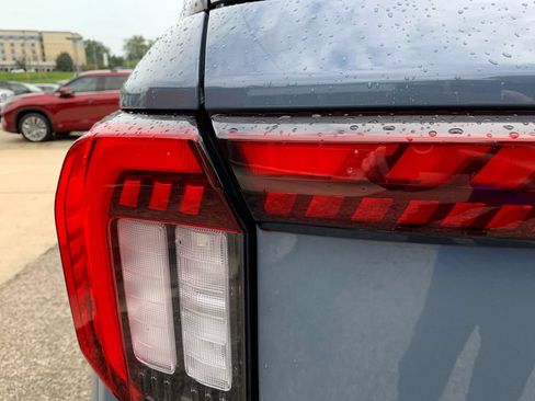 Used 2025 Ford Explorer Active w/ Active Comfort Package AWD/4WD image 35