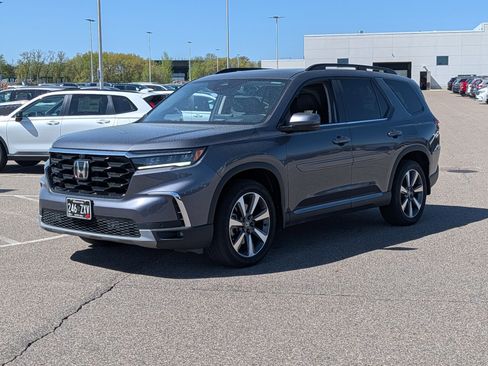 Used 2024 Honda Pilot Elite image 2
