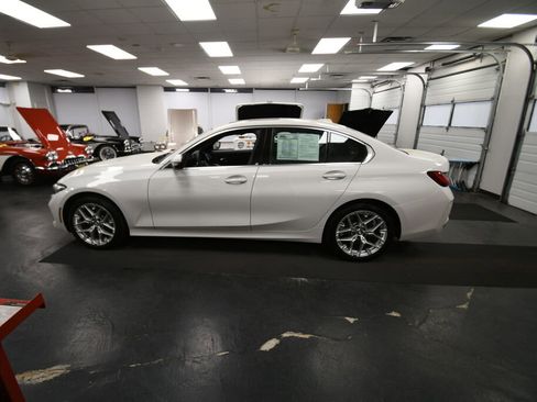 Used 2025 BMW 330i xDrive Sedan AWD/4WD image 4