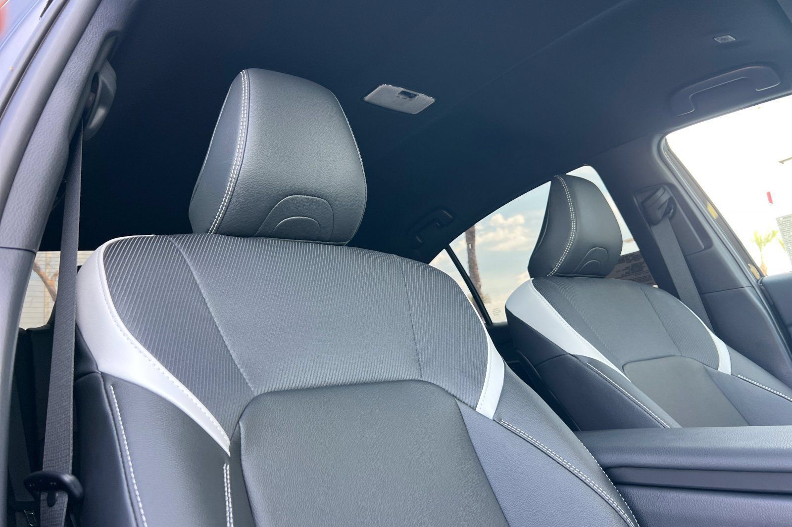 New 2026 Toyota Camry Hybrid FWD image 18