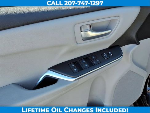 Used 2017 Toyota Camry LE image 11