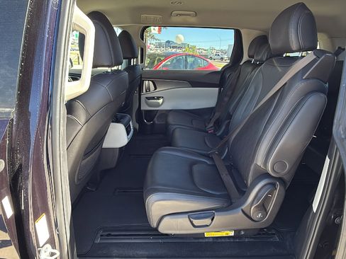 Used 2024 Kia Carnival LX image 16