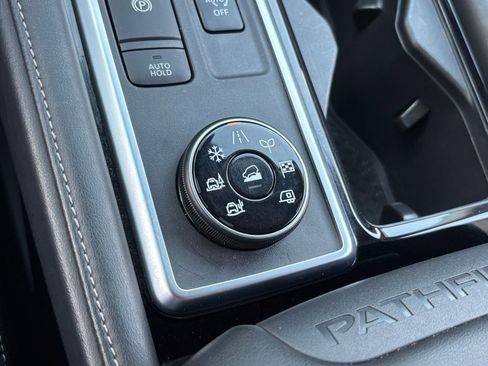 Used 2024 Nissan Pathfinder SL image 21