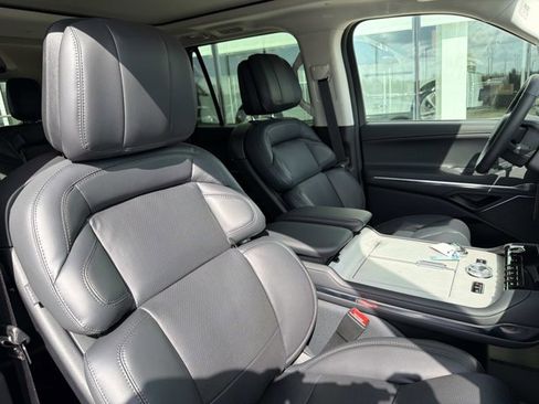 New 2026 Lincoln Navigator Reserve AWD/4WD image 19