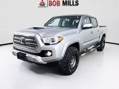 Used 2016 Toyota Tacoma TRD Sport w/ Towing Package image 3