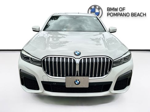 Used 2020 BMW 740i w/ M Sport Package image 2