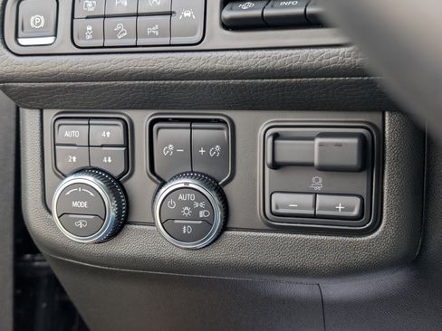 Used 2024 GMC Yukon Denali w/ Denali Reserve Package image 33