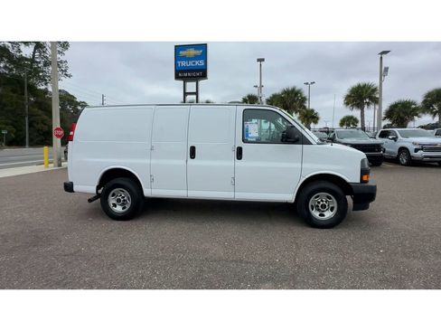 Used 2023 GMC Savana 2500 w/ Driver Convenience Package image 9
