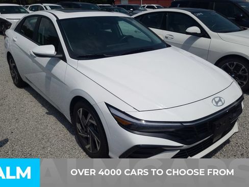 Used 2025 Hyundai Elantra SEL FWD image 2