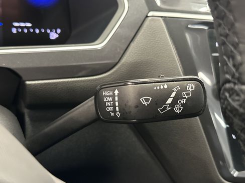 Used 2024 Volkswagen Tiguan SE R-Line image 38