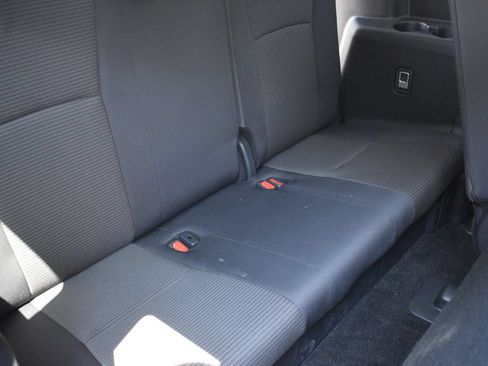 Used 2025 Toyota Highlander LE FWD image 32