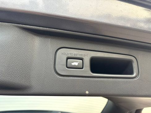 Used 2025 Honda Pilot Black Edition image 12