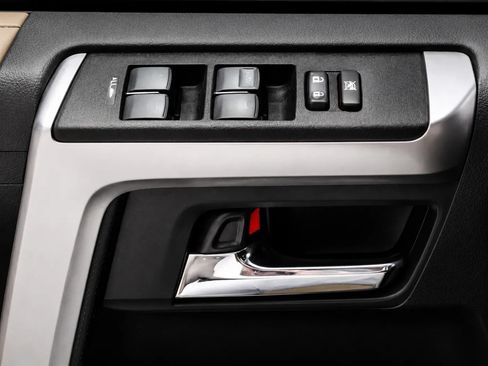 Used 2016 Toyota 4Runner Limited AWD/4WD image 9
