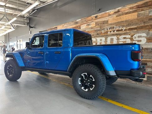 Used 2024 Jeep Gladiator Rubicon AWD/4WD image 4