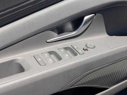 Certified 2025 Hyundai Elantra Sport FWD image 13