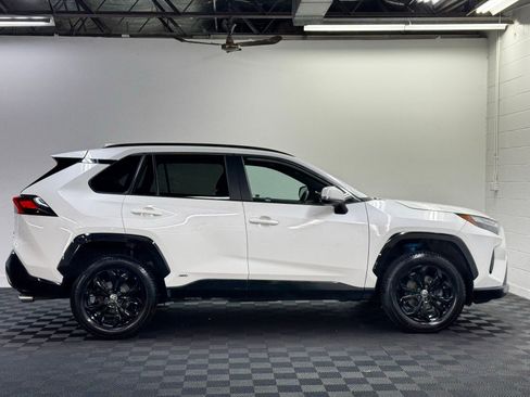 Used 2022 Toyota RAV4 SE w/ Convenience Package AWD/4WD image 4