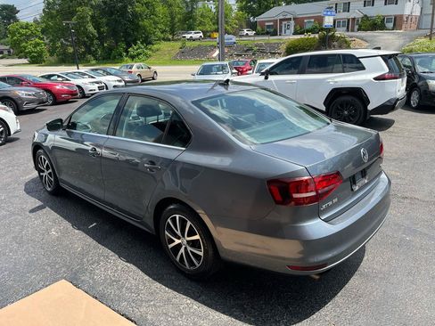 Used 2017 Volkswagen Jetta SE FWD image 9