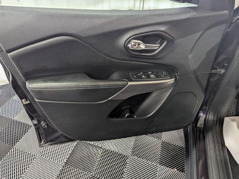 Used 2021 Jeep Cherokee Latitude Plus image 15