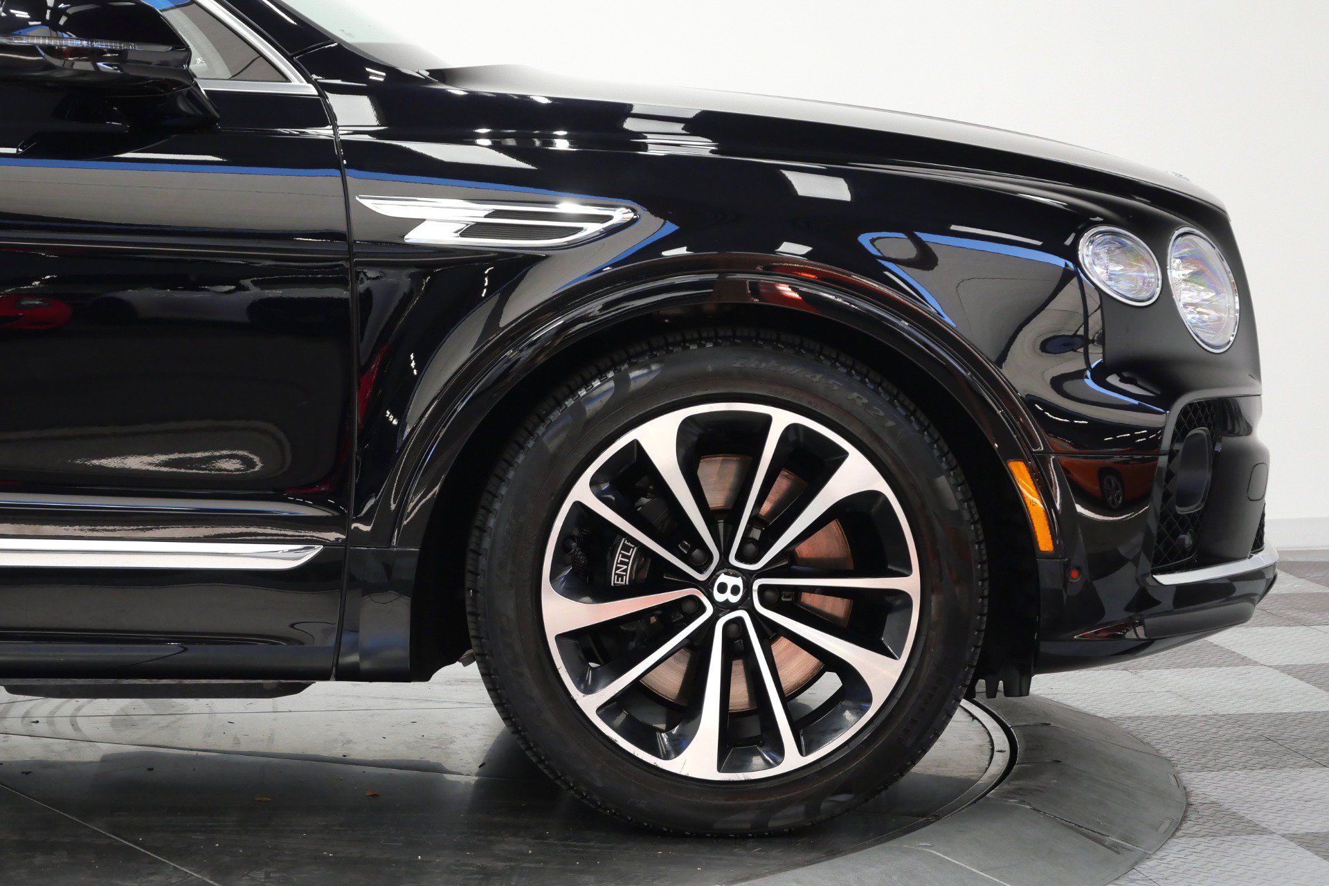 Used 2023 Bentley Bentayga AWD/4WD image 47