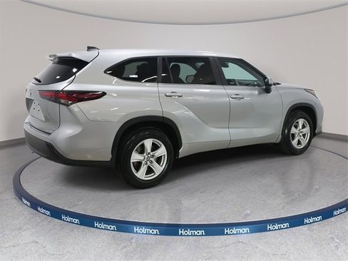 Certified 2024 Toyota Highlander LE image 5