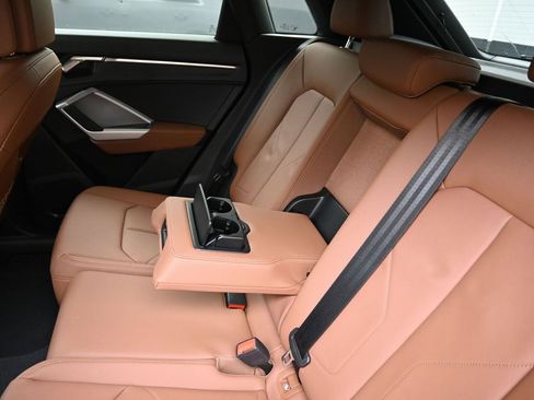 Used 2024 Audi Q3 2.0T Premium w/ Convenience Package image 20