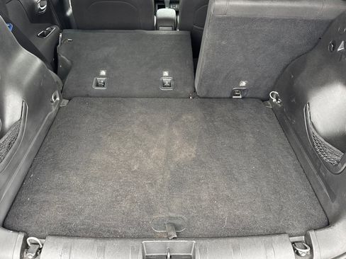Used 2018 Jeep Renegade Latitude FWD image 32