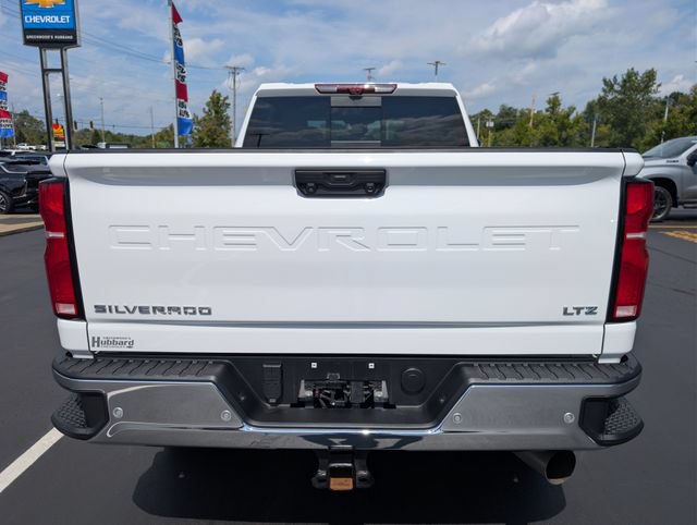 Used 2026 Chevrolet Silverado 3500 LTZ w/ LTZ Premium Package AWD/4WD image 4