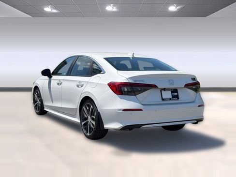 Used 2023 Honda Civic Touring image 3