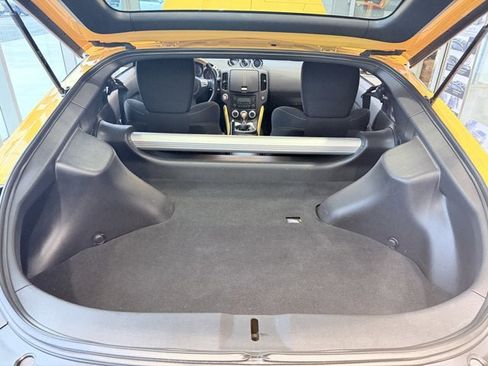 Used 2019 Nissan 370Z w/ Sport Package image 17