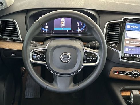 Used 2024 Volvo XC90 B6 Plus w/ Protection Package Premier AWD/4WD image 17