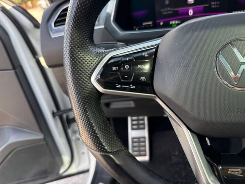 Used 2023 Volkswagen Tiguan SE R-Line image 16