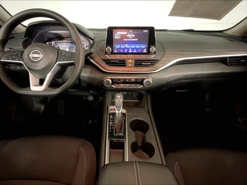Used 2025 Nissan Altima 2.5 SV FWD image 15