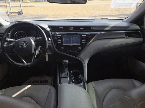 Used 2020 Toyota Camry SE w/ Carpet Mat Package image 12