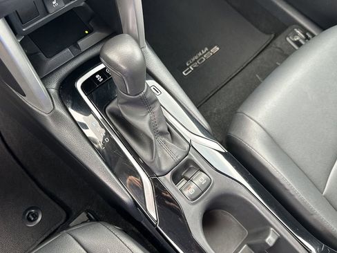 Used 2024 Toyota Corolla Cross XLE FWD image 21
