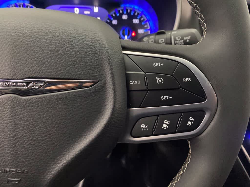 Used 2025 Chrysler Pacifica Select FWD image 20