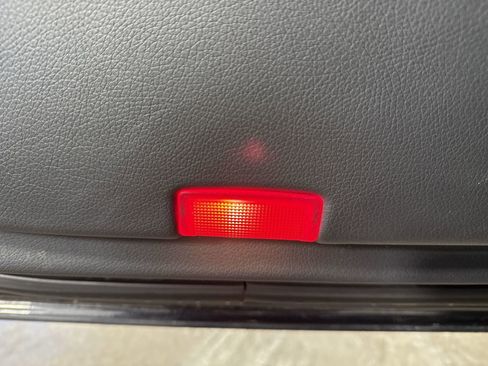 Used 2021 Mercedes-Benz GLC 300 4MATIC image 21