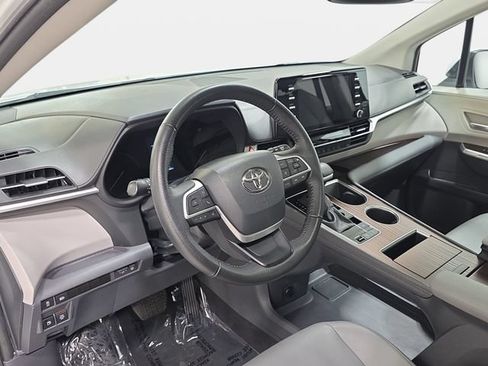Certified 2023 Toyota Sienna XLE FWD image 13