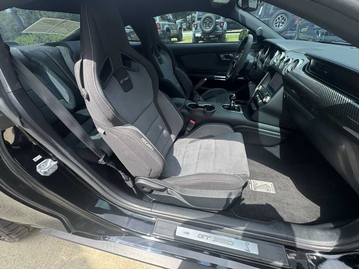 Used 2020 Ford Mustang Shelby GT350 w/ Technology Package RWD image 8