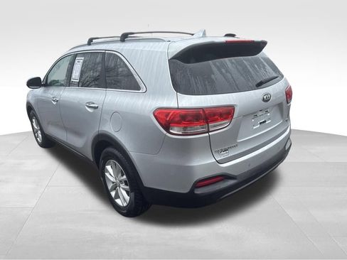 Used 2016 Kia Sorento LX w/ LX Convenience Package image 23