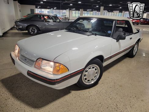 Used 1989 Ford Mustang LX image 2