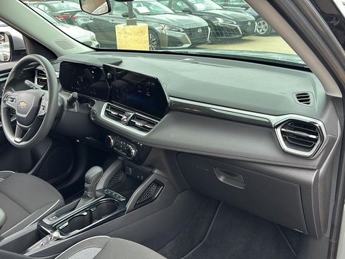 Used 2025 Chevrolet TrailBlazer LT AWD/4WD image 29