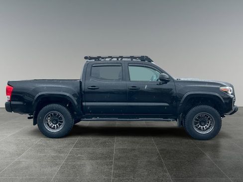 Used 2017 Toyota Tacoma SR5 w/ Tow Package AWD/4WD image 9