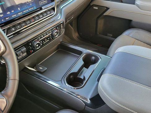 Used 2024 Chevrolet Silverado 2500 ZR2 w/ Technology Package image 21