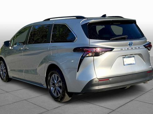 Used 2024 Toyota Sienna XLE image 11